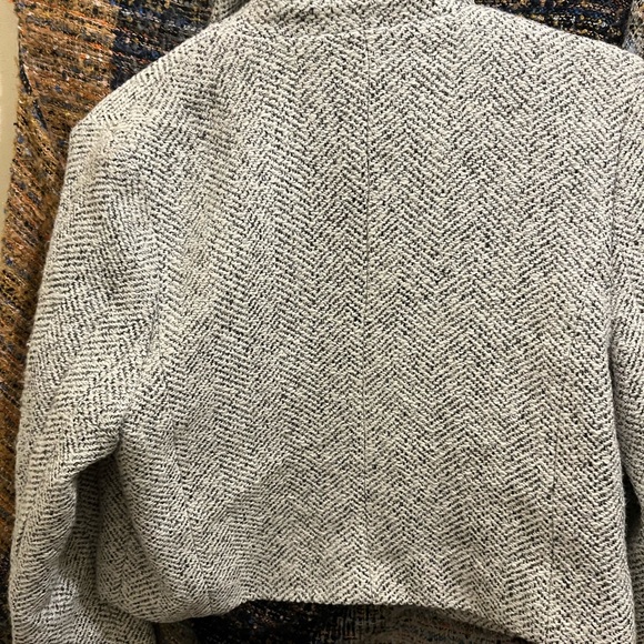 Entro Brand Cropped Herringbone Blazer - Size Large - Grey/White - Picture 3 of 3